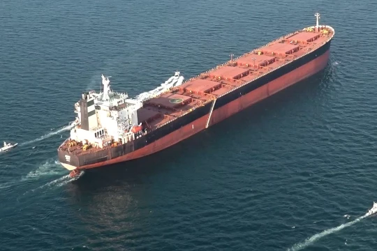 Iran xem xét thu phí tàu đi qua eo biển Hormuz