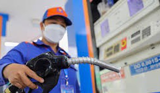 Giá xăng dầu mới nhất từ 23h ngày 19/3, xăng RON 95 tăng hơn 5.100 đồng