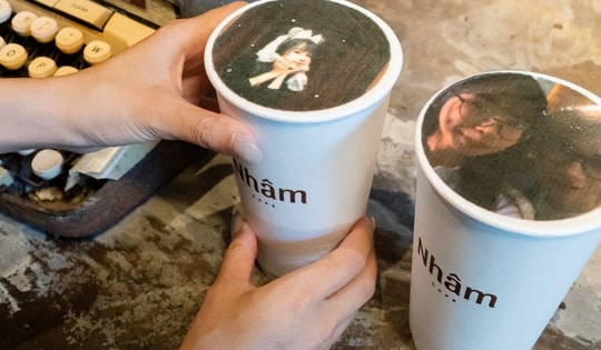 VIDEO: Trải nghiệm in hình lên ly hút giới trẻ