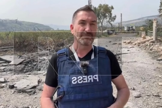 Video: Israel phóng tên lửa tập kích, hai nhà báo Nga thoát chết trong gang tấc