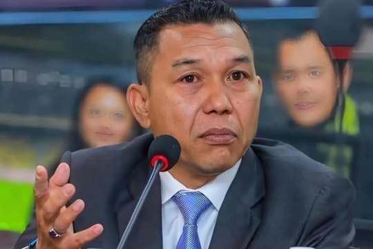 Chuyên gia đòi đuổi việc giám đốc tuyển Malaysia vì lương cao, làm việc kém