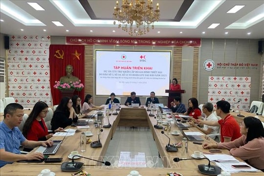 Huy động nguồn lực quốc tế hỗ trợ người dân phục hồi sau bão lũ