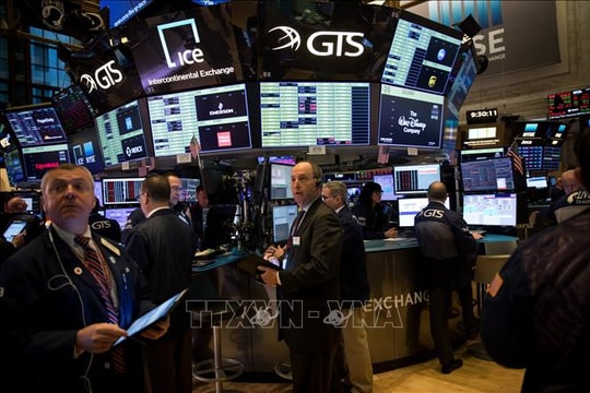 Chứng khoán Mỹ giảm điểm khi kỳ vọng hạ lãi suất bị đẩy lùi sang năm 2027