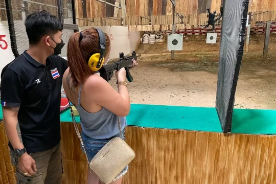 Du khách bị trúng đạn tại trường bắn súng ở Thái Lan