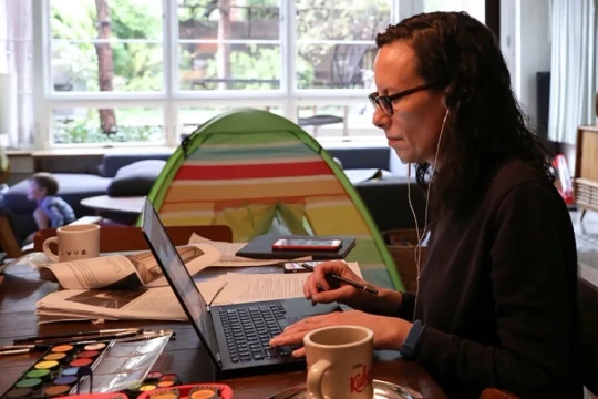 IEA: Làm việc từ xa, hạn chế đi máy bay để giảm áp lực lên thị trường năng lượng