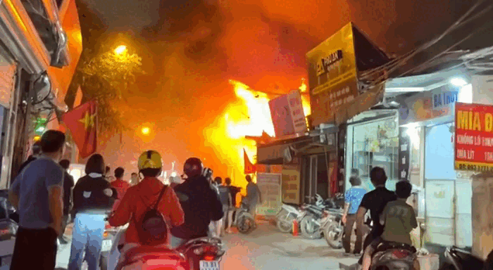 Cháy quán cafe 'hát cho nhau nghe' ở Hà Nội