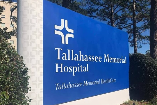 Bị kiện vì quyết không chịu xuất viện