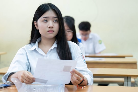 Phụ huynh 'toát mồ hôi' khi 60.000 học sinh không có suất vào lớp 10 công lập