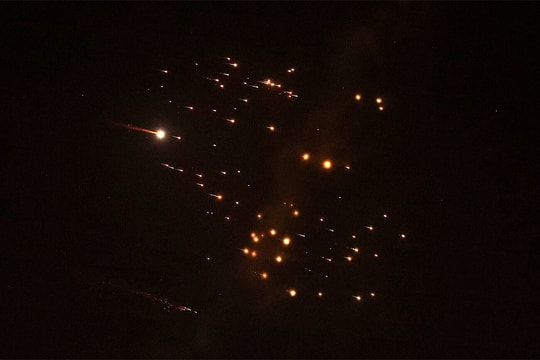 Israel nêu lý do không chặn đầu đạn chùm của Iran