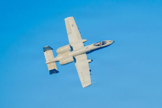 Mỹ điều cường kích 'sát thủ diệt tăng' đối phó xuồng cao tốc Iran