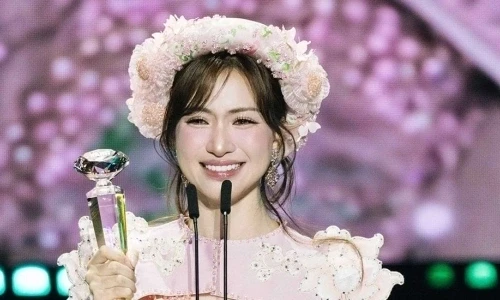 Hòa Minzy là gương mặt trẻ Việt Nam tiêu biểu