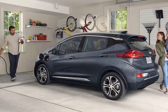 Lượng tìm kiếm xe điện tăng vọt khi giá xăng tăng