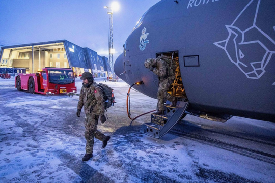 Đan Mạch từng 'sẵn sàng cho nổ đường băng' nếu Greenland bị tấn công