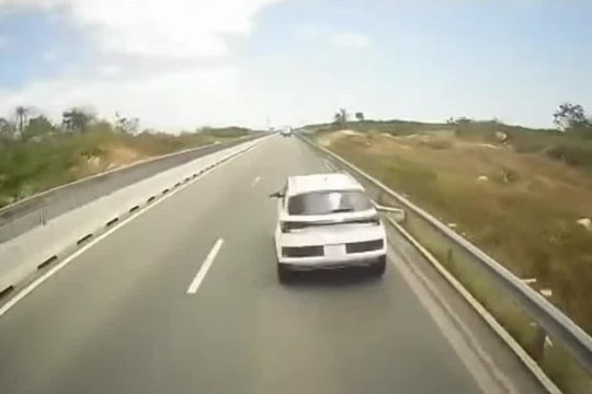 Bạn chọn đi cao tốc thiếu làn khẩn cấp hay quốc lộ?