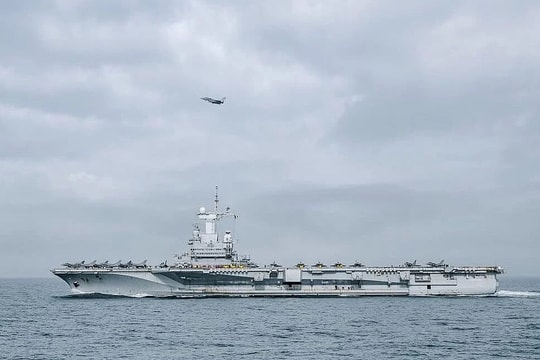 Thủy thủ mê chạy bộ có thể đã làm lộ vị trí tàu sân bay Pháp