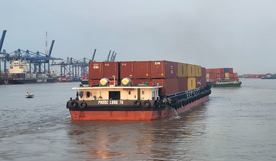 Sốt ruột với cước vận tải biển