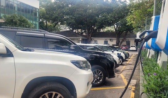 Thủ tướng: Nghiên cứu, ban hành chính sách khuyến khích phát triển xe điện