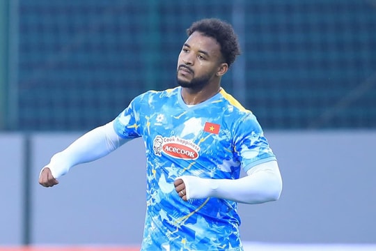 Xuân Son bỏ dở buổi tập: Chấn thương nhẹ, HLV Kim Sang-sik không cần lo lắng