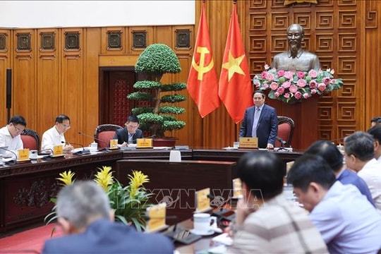 Thường trực Chính phủ họp bàn về bình ổn giá xăng dầu