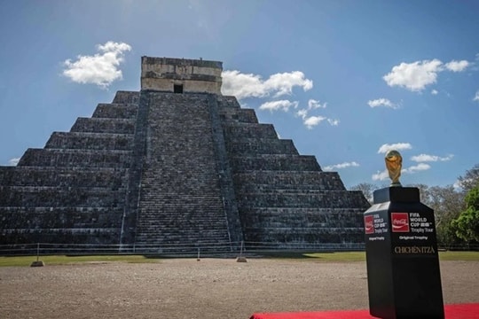 World Cup 2026: Mexico giới thiệu cúp vàng tại kỳ quan Chichén Itzá