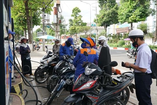 Giá xăng dầu chỉ được điều chỉnh ngay sau 1 ngày khi giá cơ sở tăng từ 15% trở lên