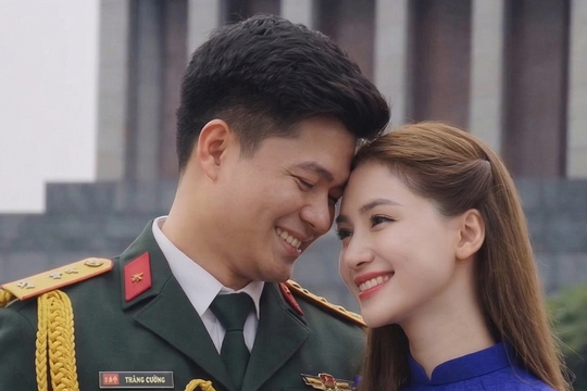 Loạt khoảnh khắc tình cảm của Hòa Minzy và bạn trai gây sốt