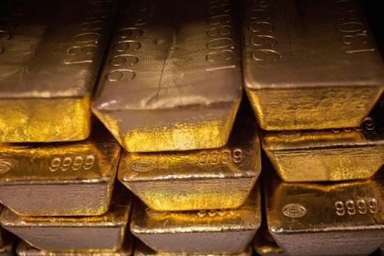 Hà Tĩnh bàn giao gần 30 kg vàng cho doanh nghiệp trúng quyền mua