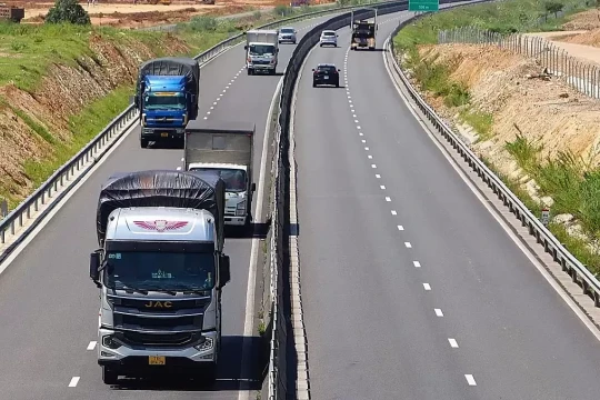 Kỹ năng sống còn khi xe chết máy trên cao tốc không làn khẩn cấp