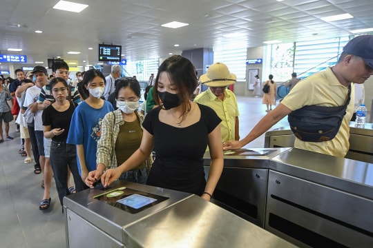 Cổng vé thông minh giúp tàu điện Hà Nội tăng khách