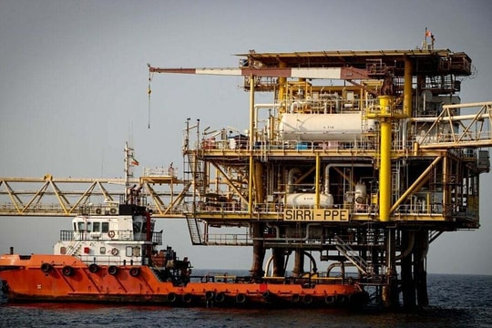 Mỹ nới lỏng lệnh trừng phạt với dầu Iran