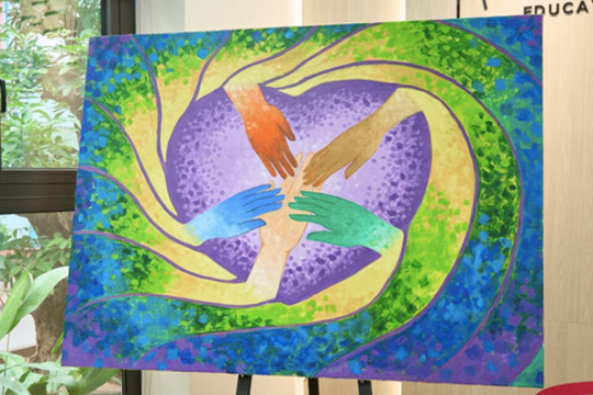 Bức tranh độc đáo hàng nghìn người vẽ được đấu giá gây quỹ