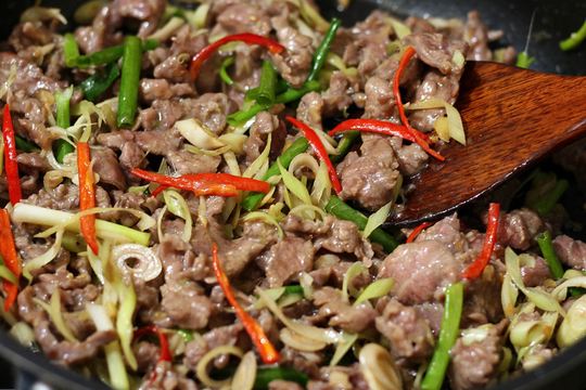 Điều gì xảy ra với cơ thể khi ăn thịt bò?