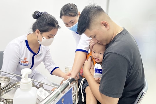 Tiêm một loại vaccine đã đủ phòng não mô cầu chưa?