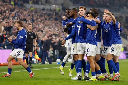 Chelsea thảm bại trước Everton