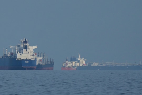 Iran nêu cách để tàu bè đi qua eo biển Hormuz