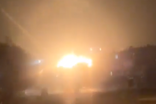 Iran phóng tên lửa vào thị trấn 'có cơ sở hạt nhân' của Israel