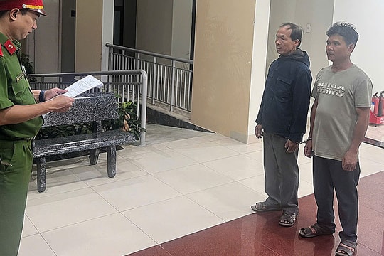 Hai gã đàn ông nhiều lần hãm hại bé gái