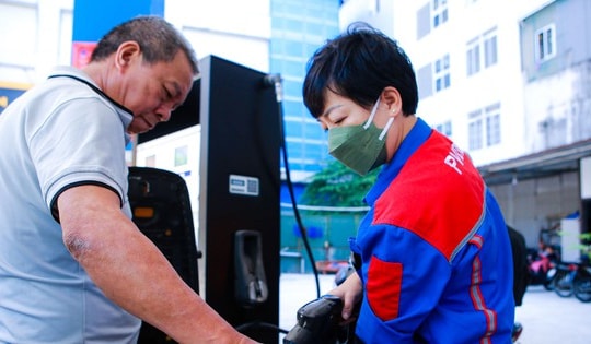 Bộ Chính trị yêu cầu bảo đảm nguồn cung, giá nhiên liệu ổn định trong tình hình mới