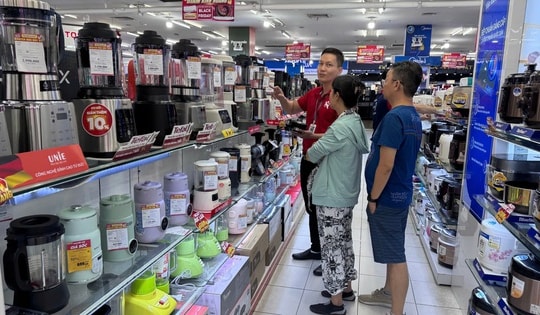 Điện máy, công nghệ "nhấp nhổm" tăng giá