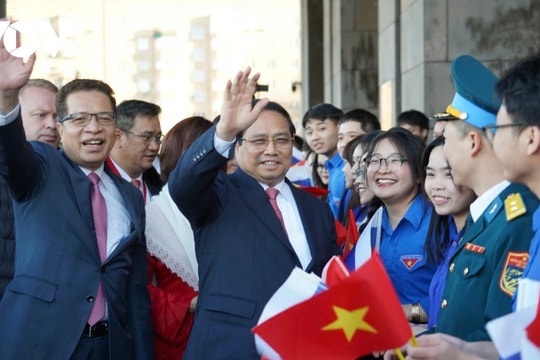 Thủ tướng Phạm Minh Chính gặp gỡ cộng đồng người Việt Nam tại Liên bang Nga