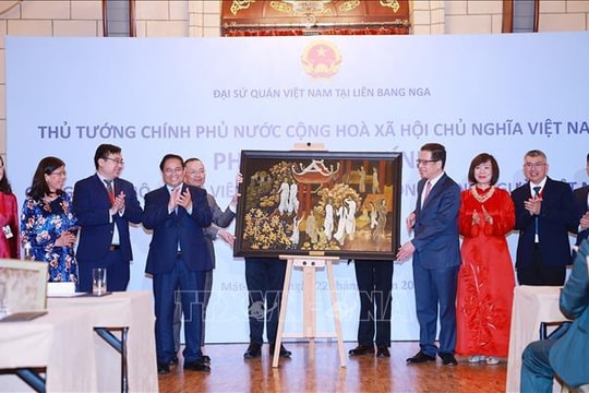 Thủ tướng Phạm Minh Chính gặp gỡ cộng đồng người Việt Nam tại LB Nga