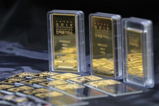 Thị trường vàng 23/3: Giá SJC rơi ‘tự do’ vẫn đắt hơn thế giới gần 31 triệu đồng/lượng