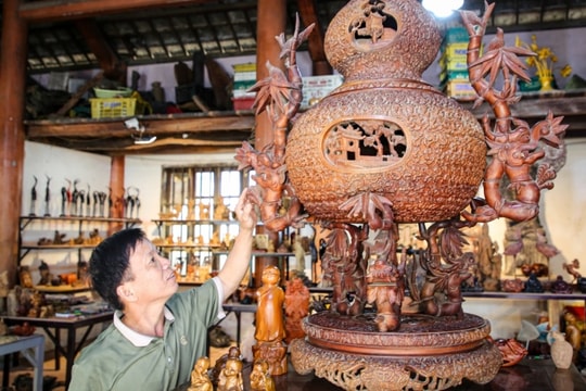 Quả bầu gỗ khắc hơn 1.000 con rồng được trả 3 tỷ đồng chủ vẫn không bán