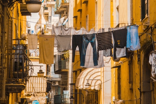 Văn hóa phơi quần áo ngoài đường của người Italy