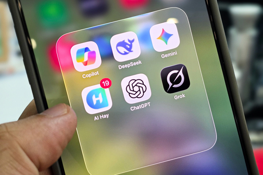 Nguy cơ 'rỗng não' khi người trẻ 'phó mặc cuộc đời' cho AI