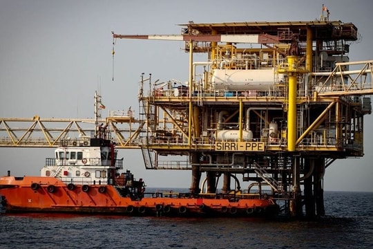 Các nhà máy lọc dầu châu Á tìm mua dầu Iran