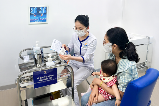 Lo ngại não mô cầu, nhiều phụ huynh đưa con đi tiêm gấp