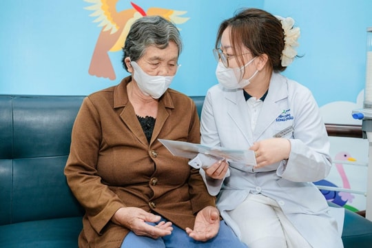 Long Châu khởi động chiến dịch tiêm vaccine cúm miễn phí ở miền Trung