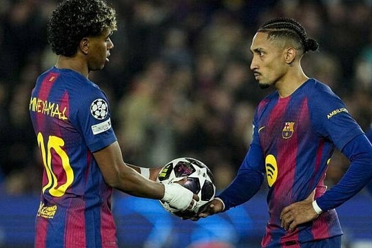 Bạn gái tin đồn đến xem Mbappe thi đấu