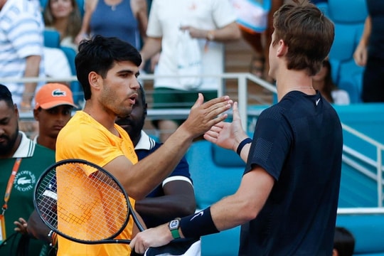 Alcaraz thua sốc ở Miami Mở rộng